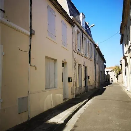 Cosy & Calme, Centre-ville Apartamento Saint-Jean-dʼAngély